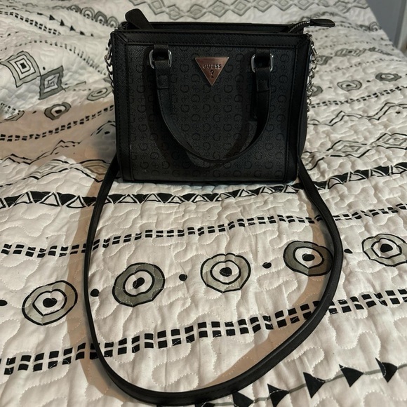Small black Guess handbag with strap for over the shoulder - Picture 1 of 7